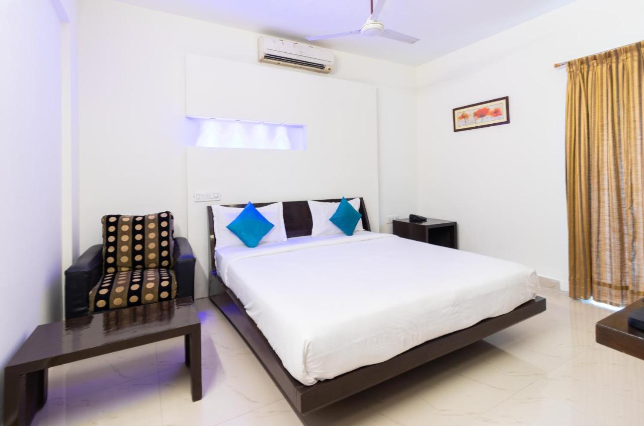 Sanctum Suites Domlur Bangalore Room photo